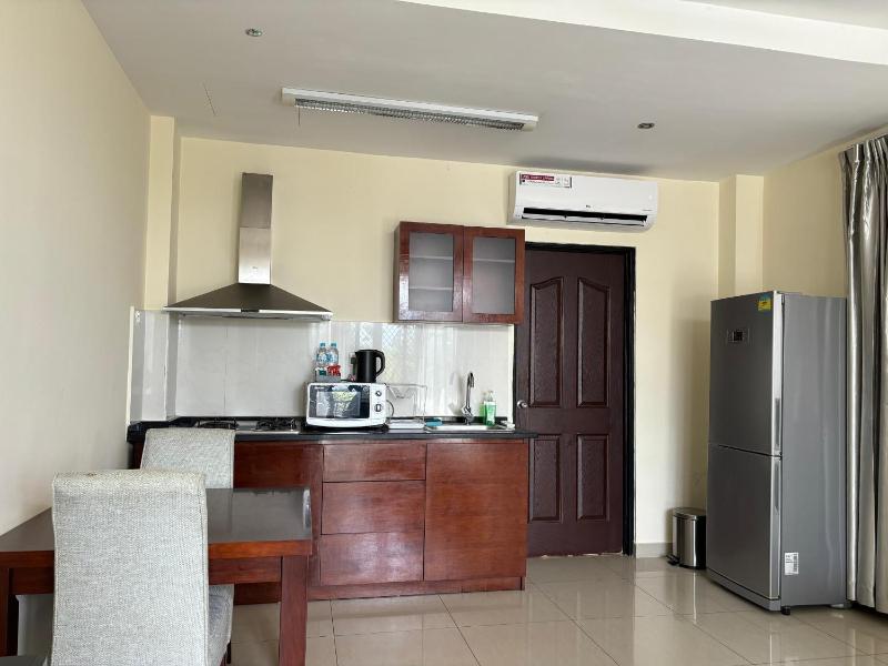 One-Bedroom Apartment with Balcony and Sea View image 2