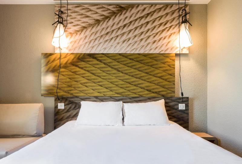 Standard Double Room image 2