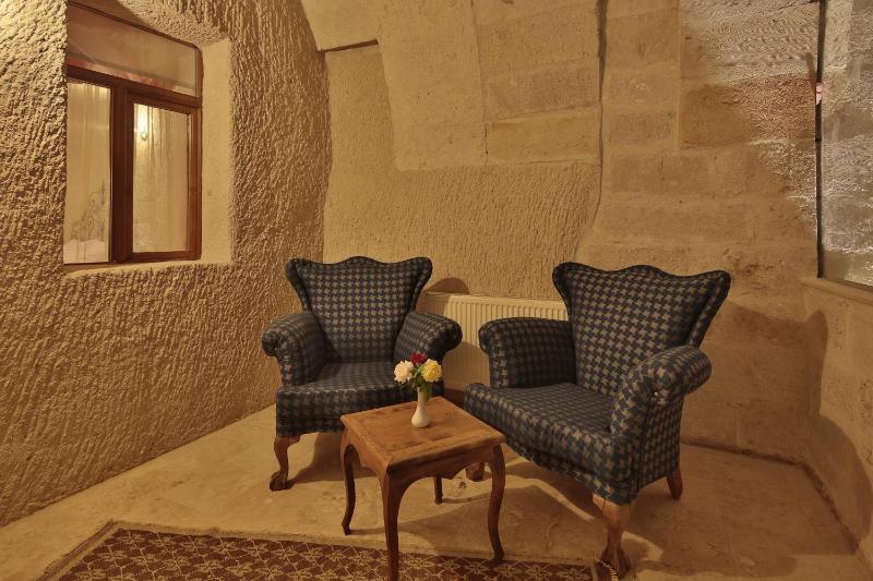 Deluxe Cave Suite image 2