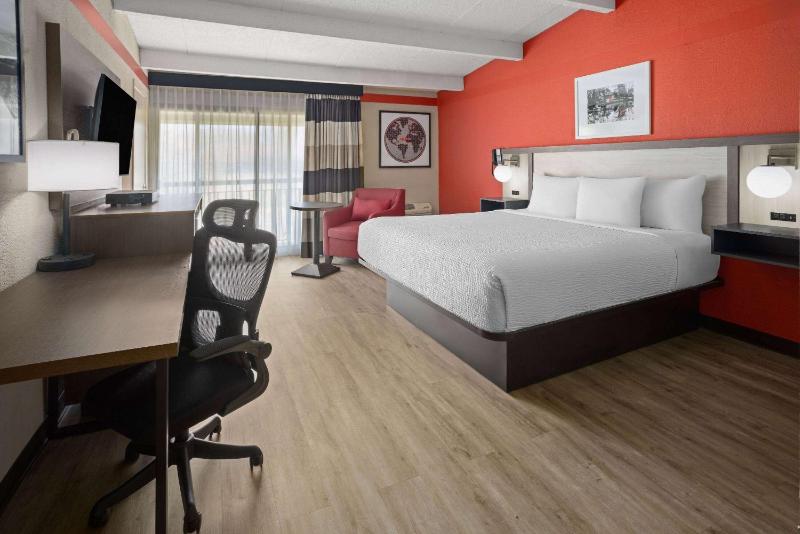 King Room - Non-Smoking image 3