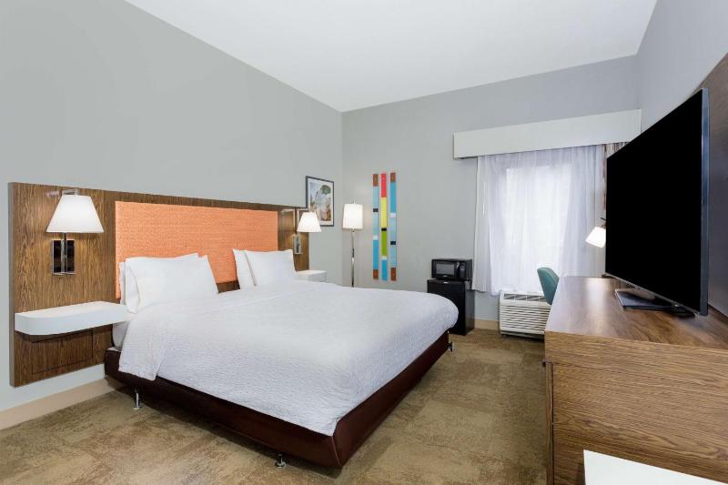 Deluxe King Room - Non-Smoking image 4