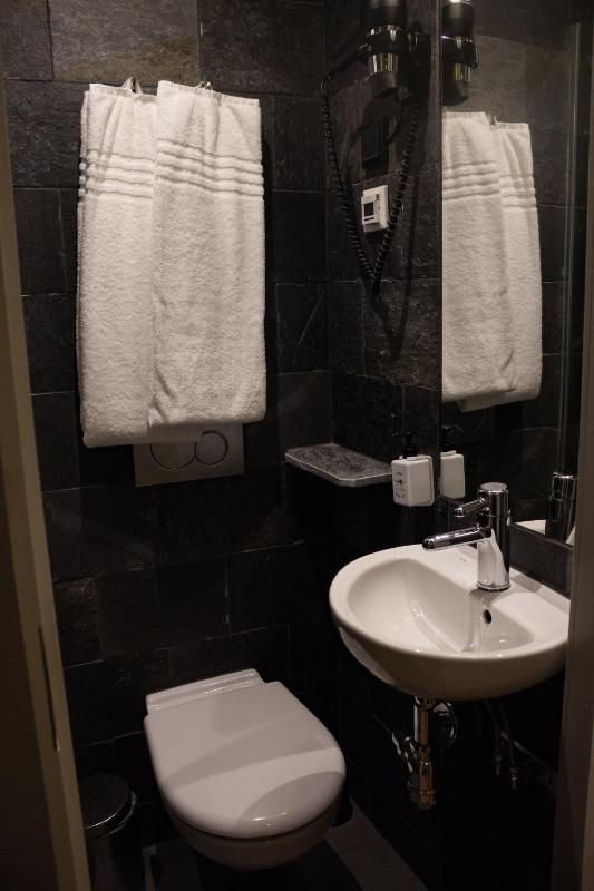 Standard Single Room image 3