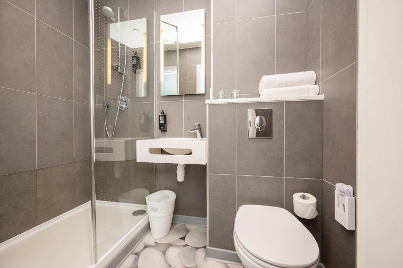 Double Room image 4