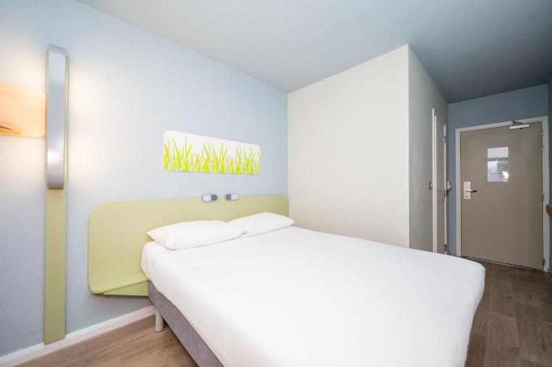 Double Room image 3