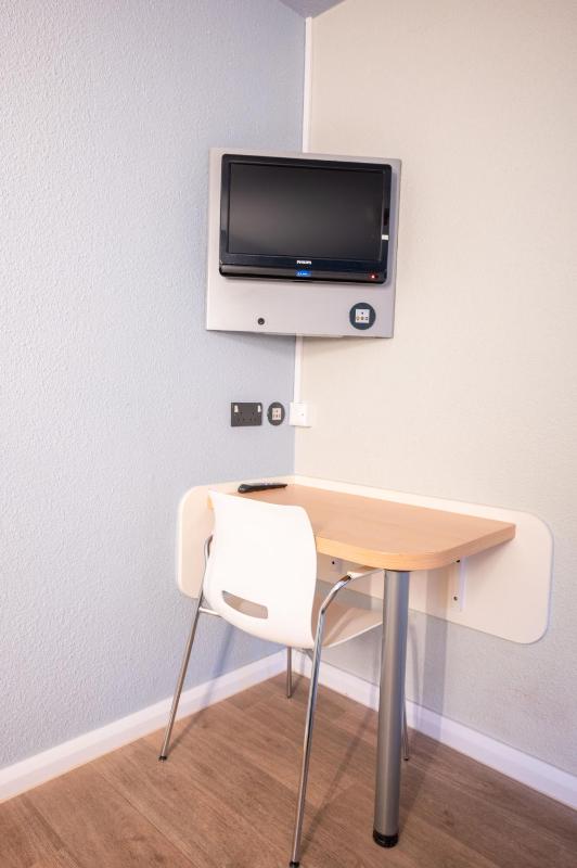 Twin Room image 3