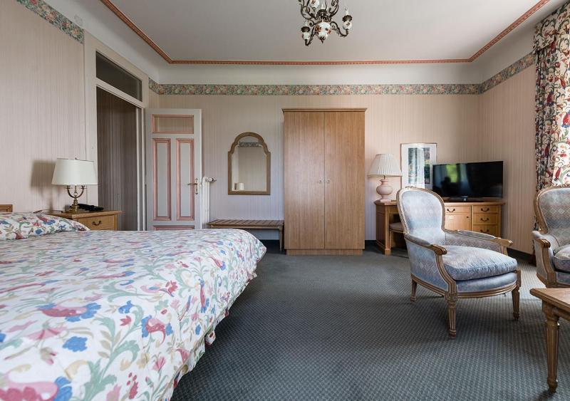 Junior Suite with Balcony image 4