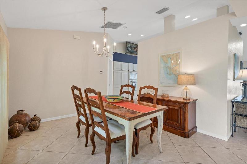 Relaxing Cape Coral Villa 1000: Pool on the Canal - image 13