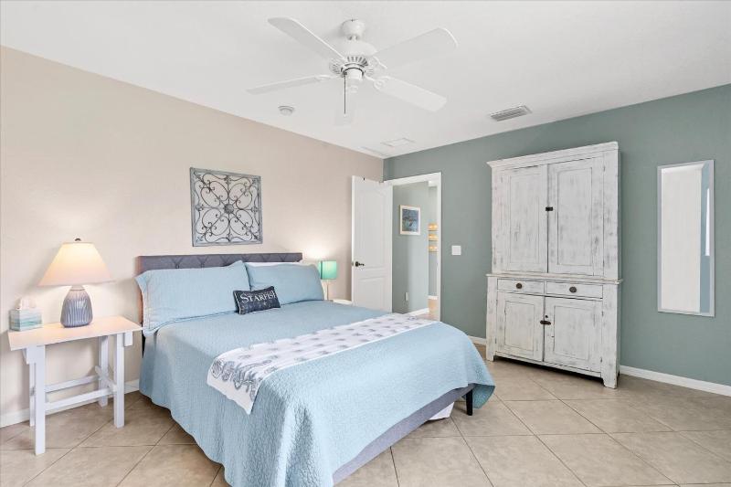Relaxing Cape Coral Villa 1000: Pool on the Canal - image 14