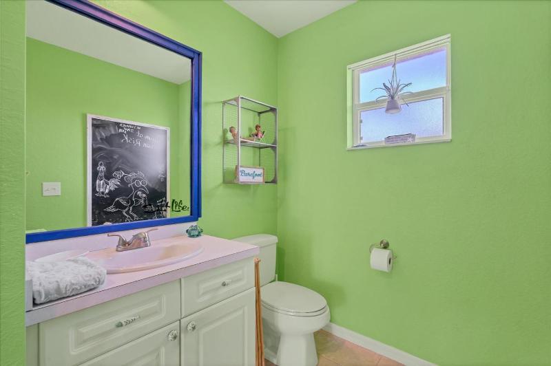 Relaxing Cape Coral Villa 1000: Pool on the Canal - image 7