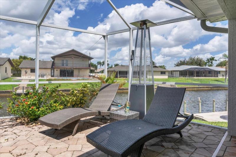 Relaxing Cape Coral Villa 1000: Pool on the Canal - image 4