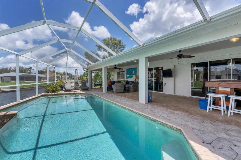 Relaxing Cape Coral Villa 1000: Pool on the Canal - image 9