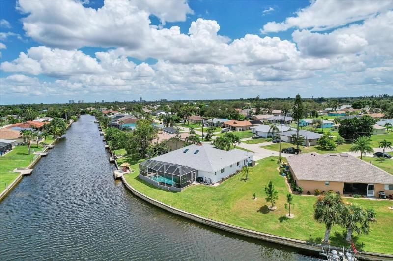 Relaxing Cape Coral Villa 1000: Pool on the Canal - image 2