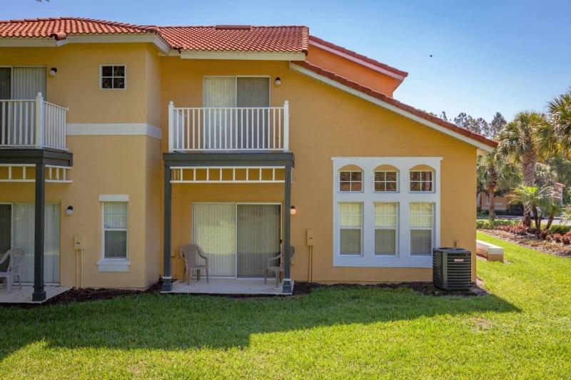 Stay Near Disney at Orlando Townhome 6444 Sleeps 8 - image 3