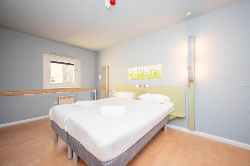 Standard Twin Room - Disability Access image 2