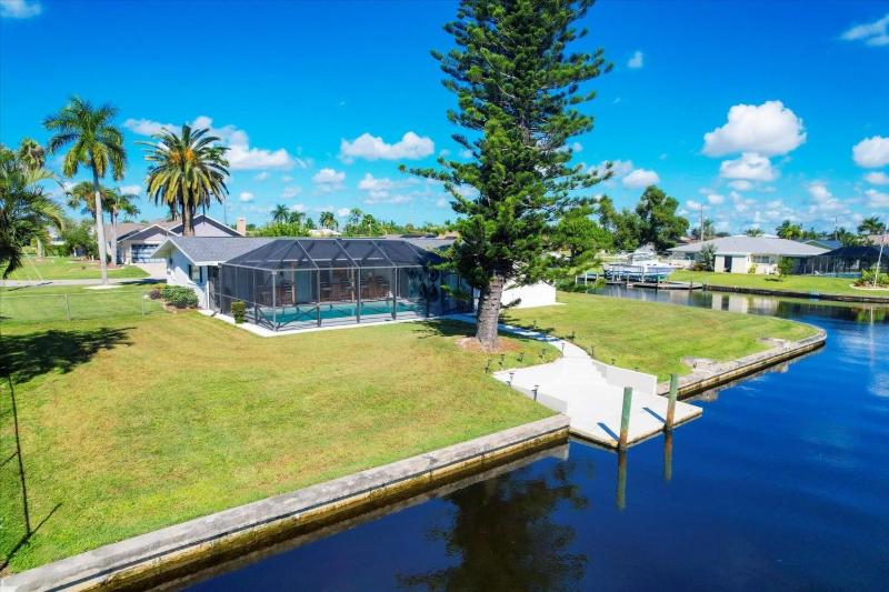Cape Coral Villa 1002: Private Pool Canal Access - image 2