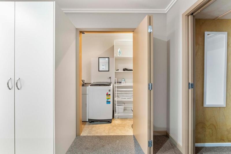 Hilltop Hideaway - image 8