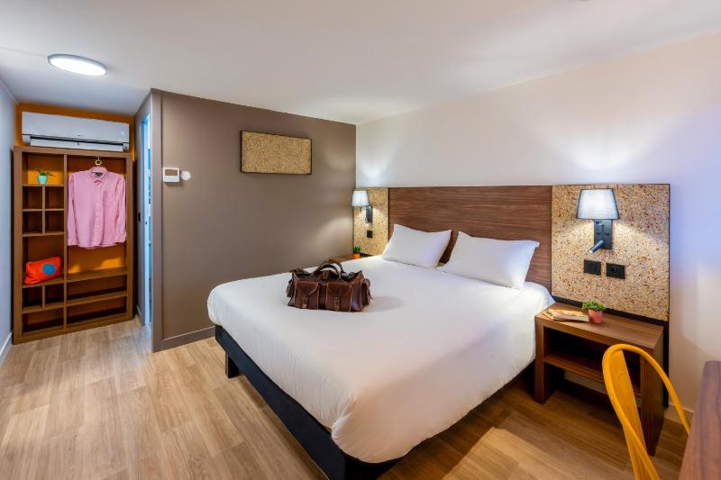 POP Double Room image 1
