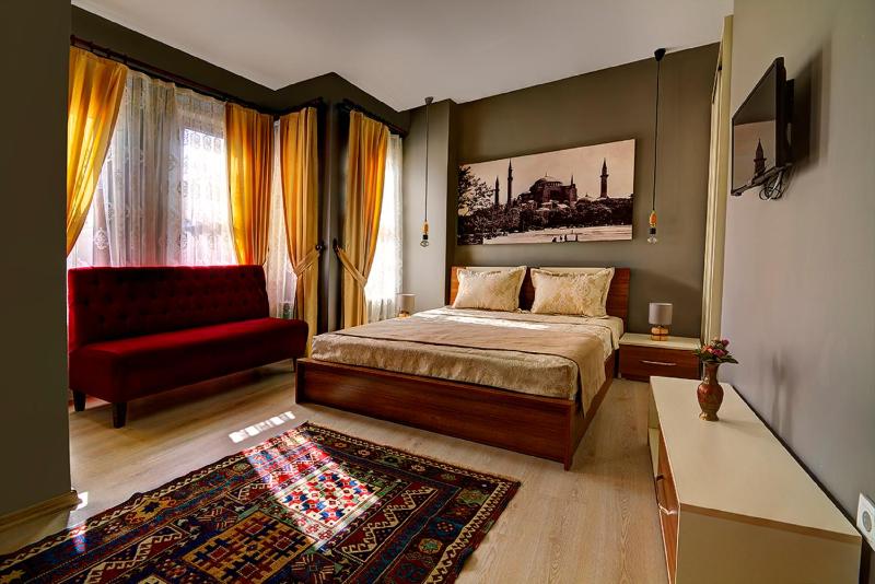 Deluxe Double Room image 2