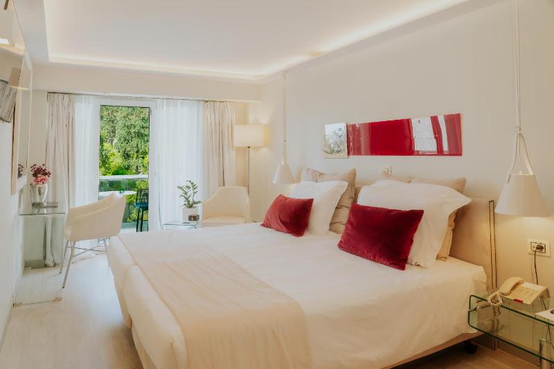 Signature Double with Private Balcony & Lycabettus/City View image 4