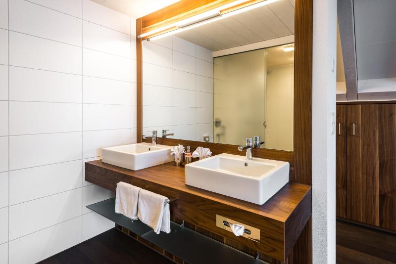 Junior Suite with Lake View image 2