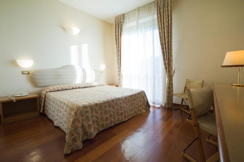 Standard Double or Twin Room image 1