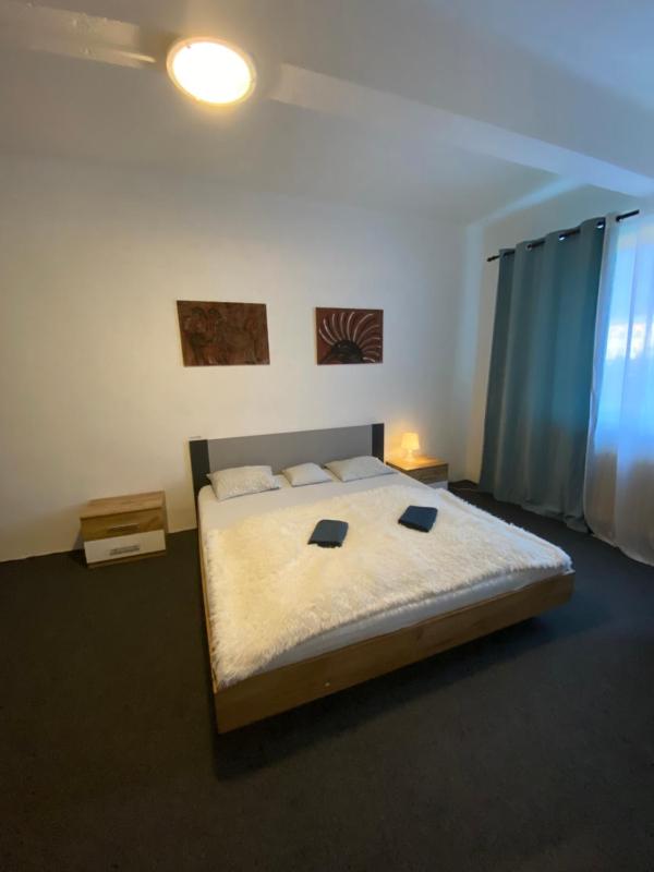 Standard Double Room with Shared Bathroom image 1