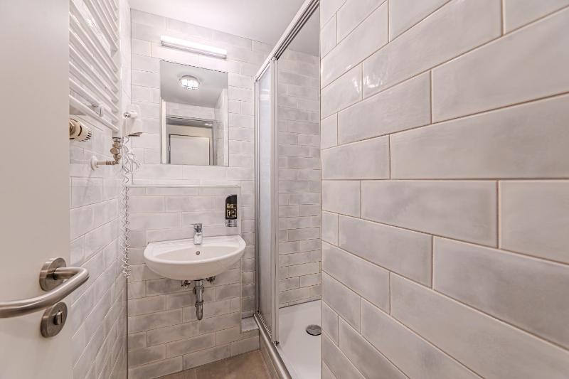 Single Room image 1