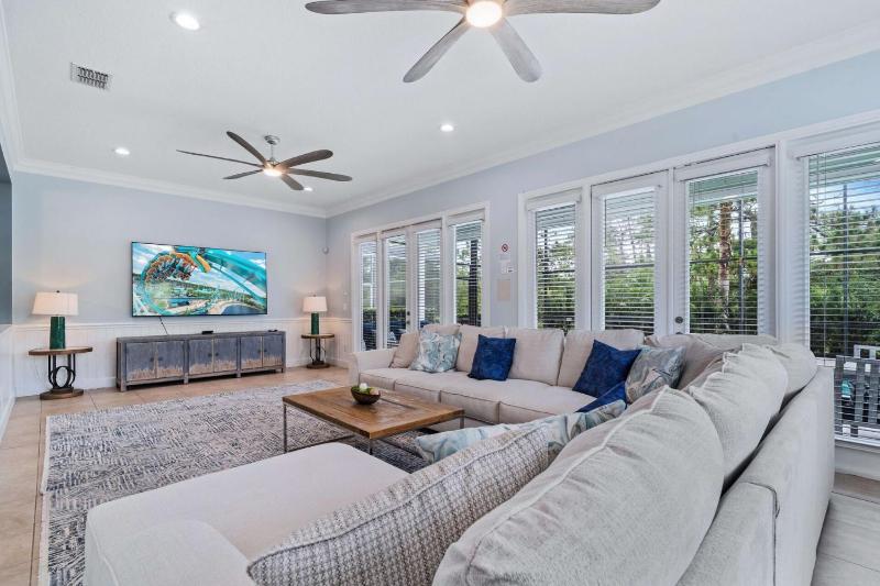 Embrace Luxury: Your Perfect Seaside Escape - image 31