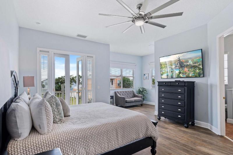 Embrace Luxury: Your Perfect Seaside Escape - image 8