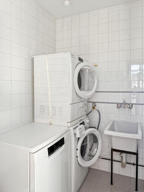 Exclusive Malaga Apartments with Cathedral Views and Auto Check-in - image 9