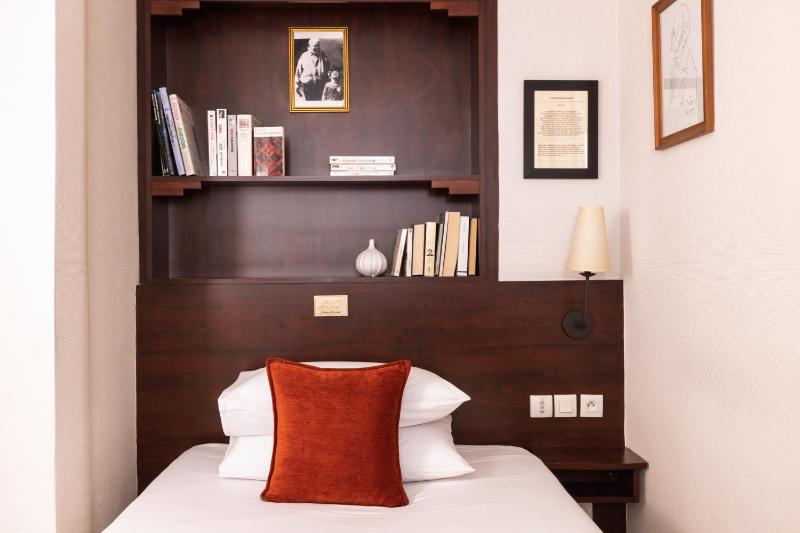 Classic Single Room image 3