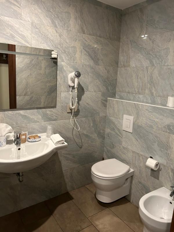 Deluxe Triple Room image 2