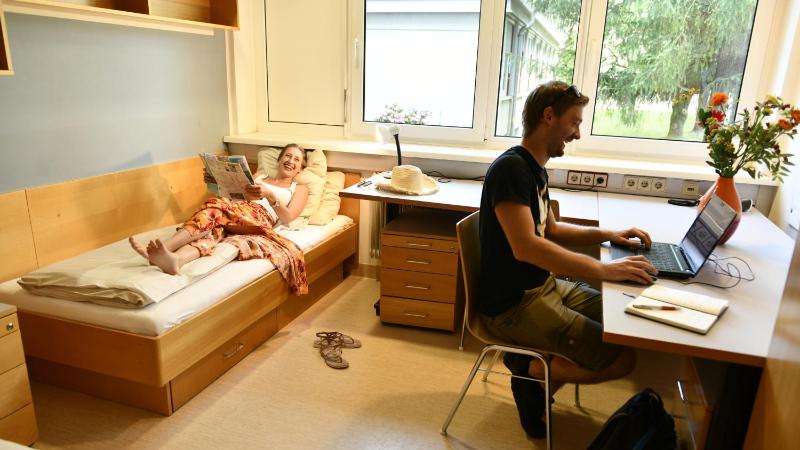 Standard Twin Room image 2