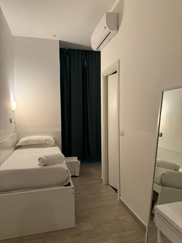 Economy Single Room image 4