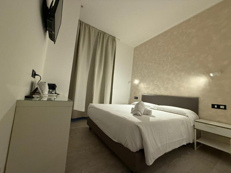 Deluxe Room image 3