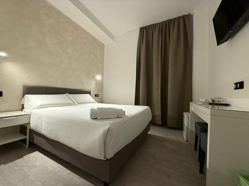 Deluxe Room image 2