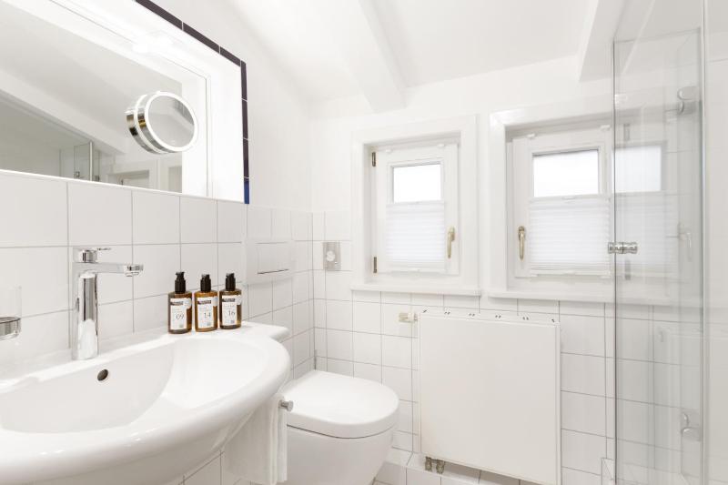 Single room (renovated annex) image 2
