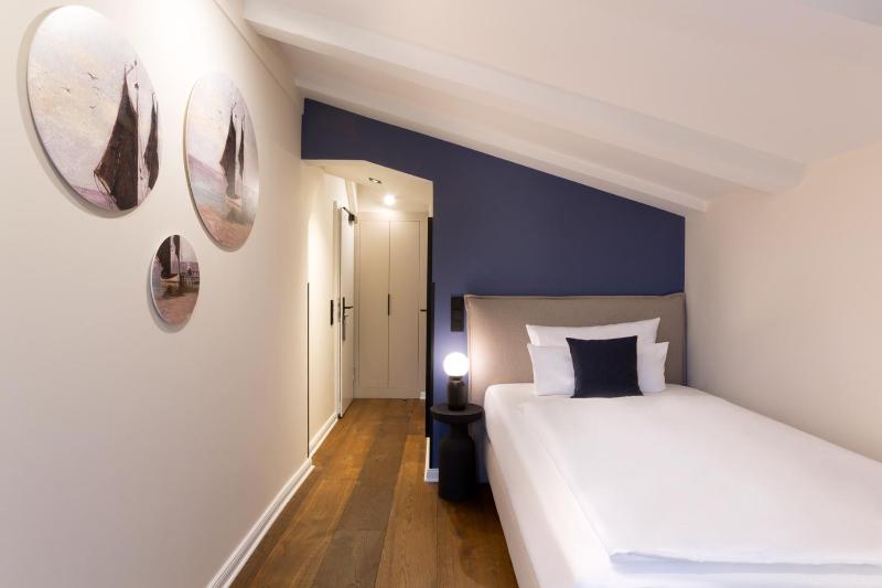 Single room (renovated annex) image 4