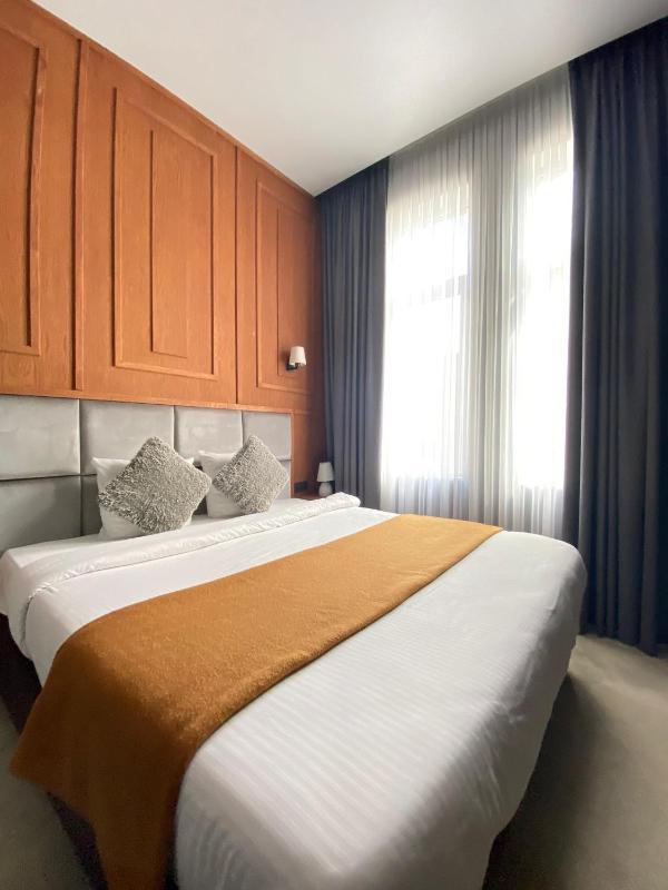 Double Room image 1