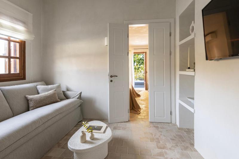 Family Two-Bedroom Apartment with View image 4