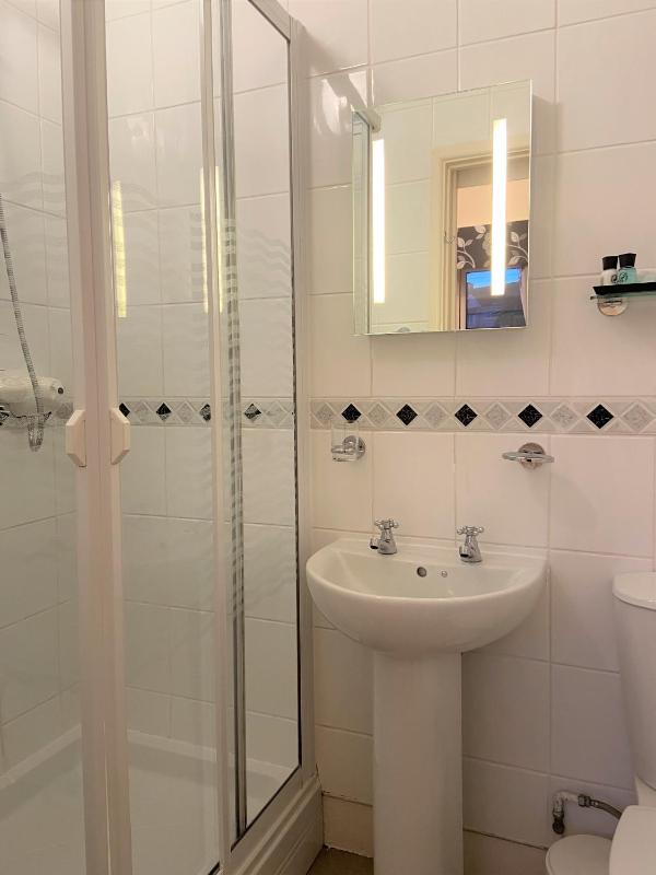 Small Double Room image 4