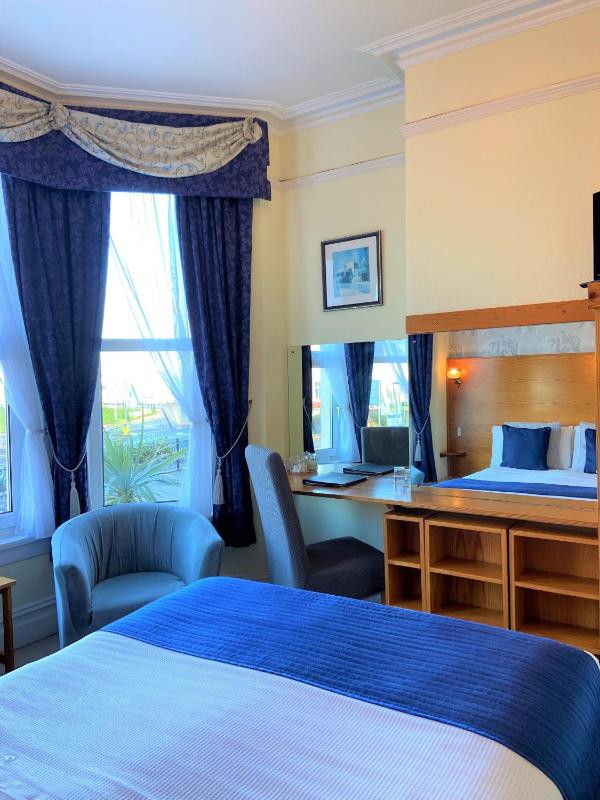 Superior Double Room image 4