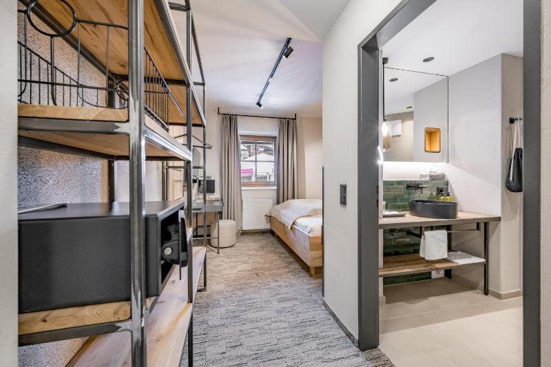 Single Room image 3