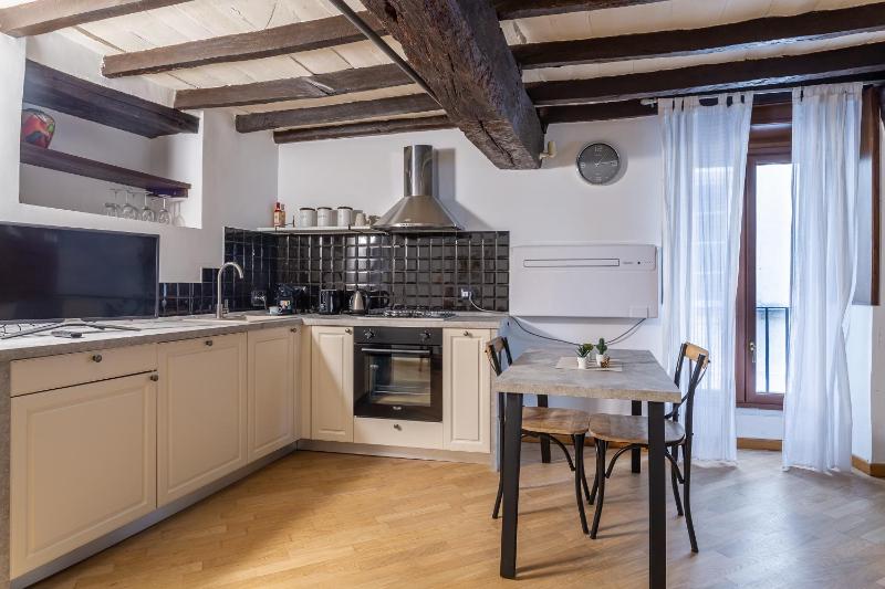 iFlat Campo de Fiori's Comfy Gem - image 8