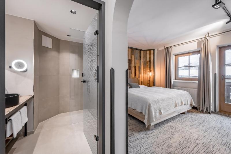 Superior Double Room image 3