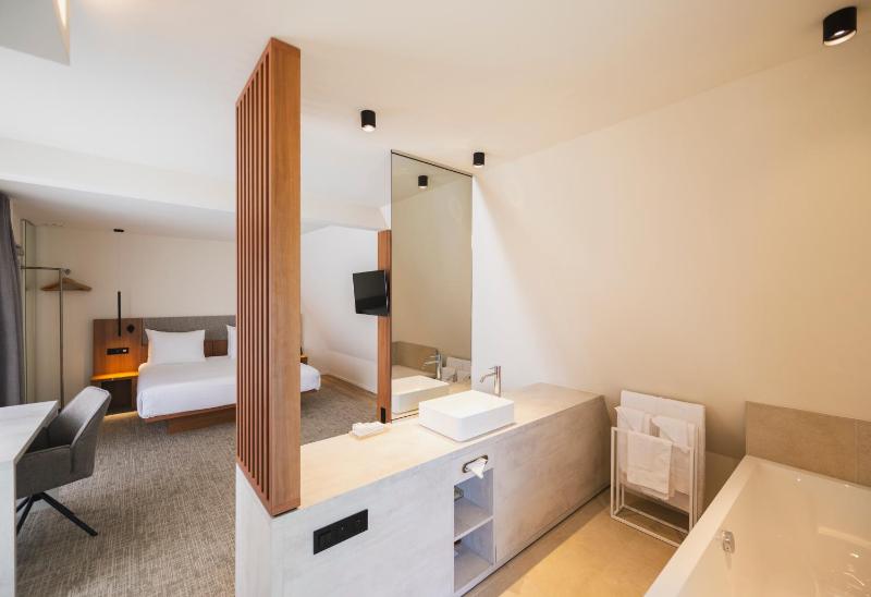 Executive Room image 1