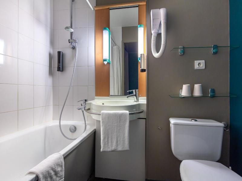 Double Room image 4