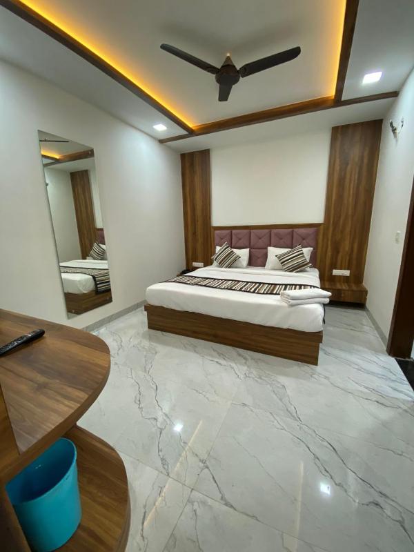 Taj Comfort Inn - image 9