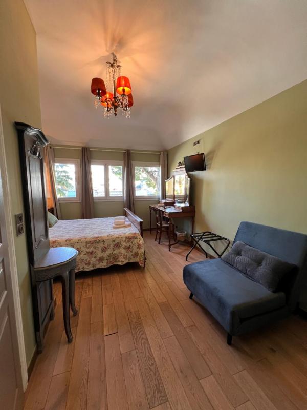 Triple Room with Bathroom image 4