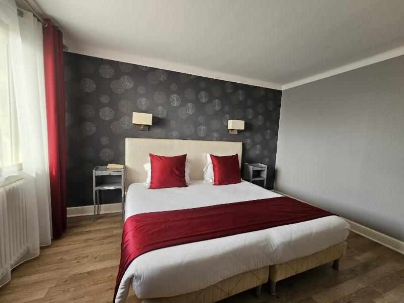 Standard Double Room with Terrace - Pond Front View image 1